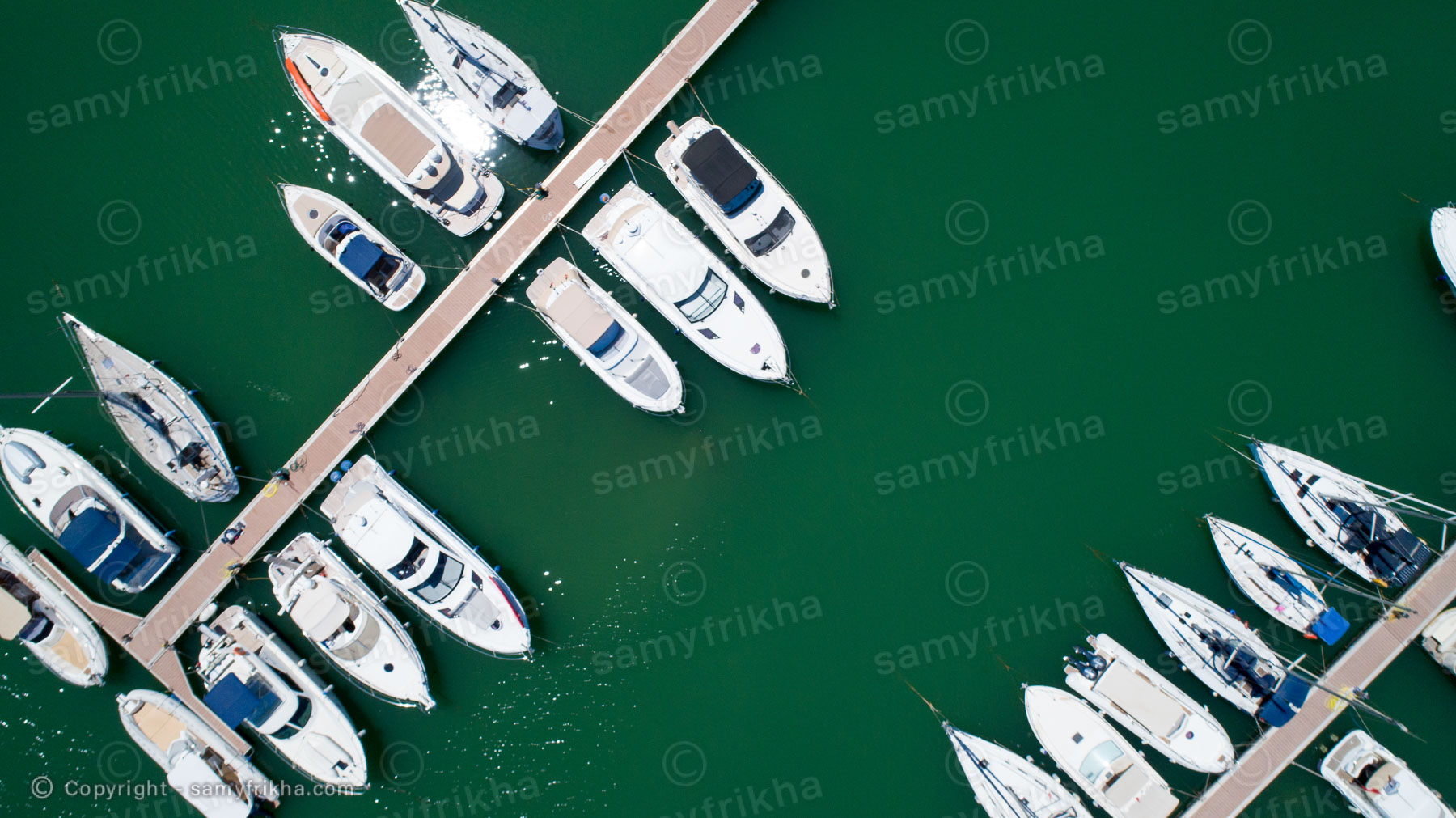 Cette vue aérienne du port de Gammarth en Tunisie a été prise par le photographe aérien Samy Frikha.