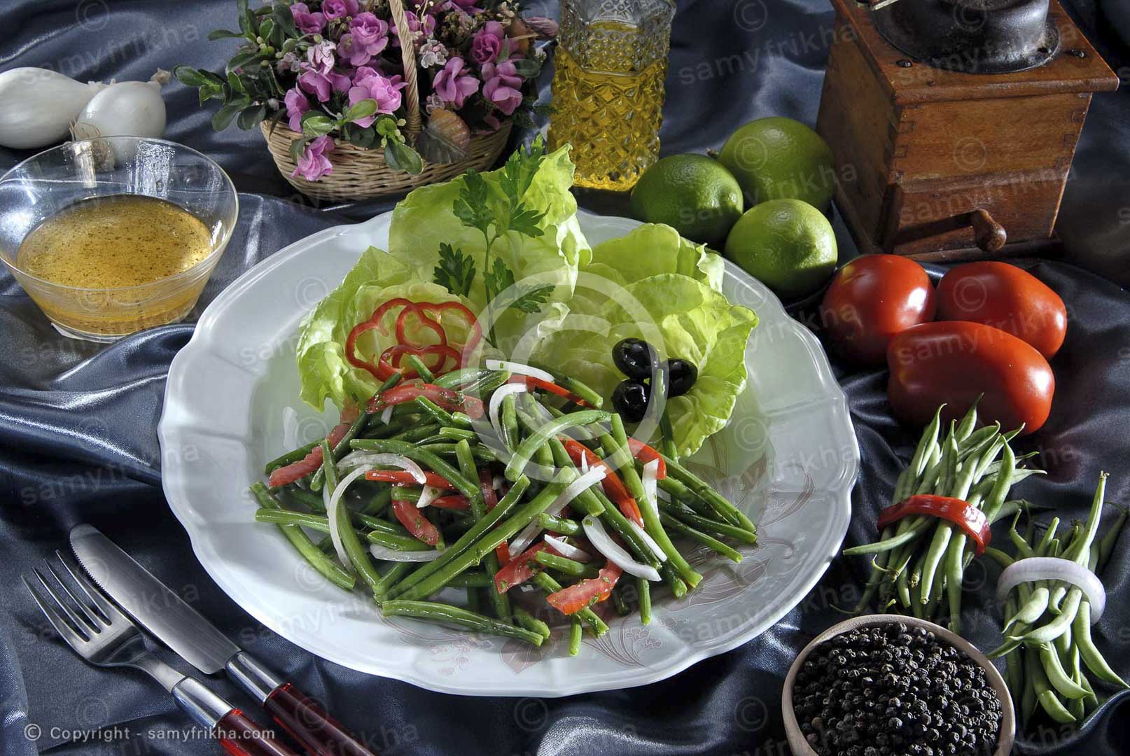 produit de conserve,le phare du cap bon,plats de cuisine,salade