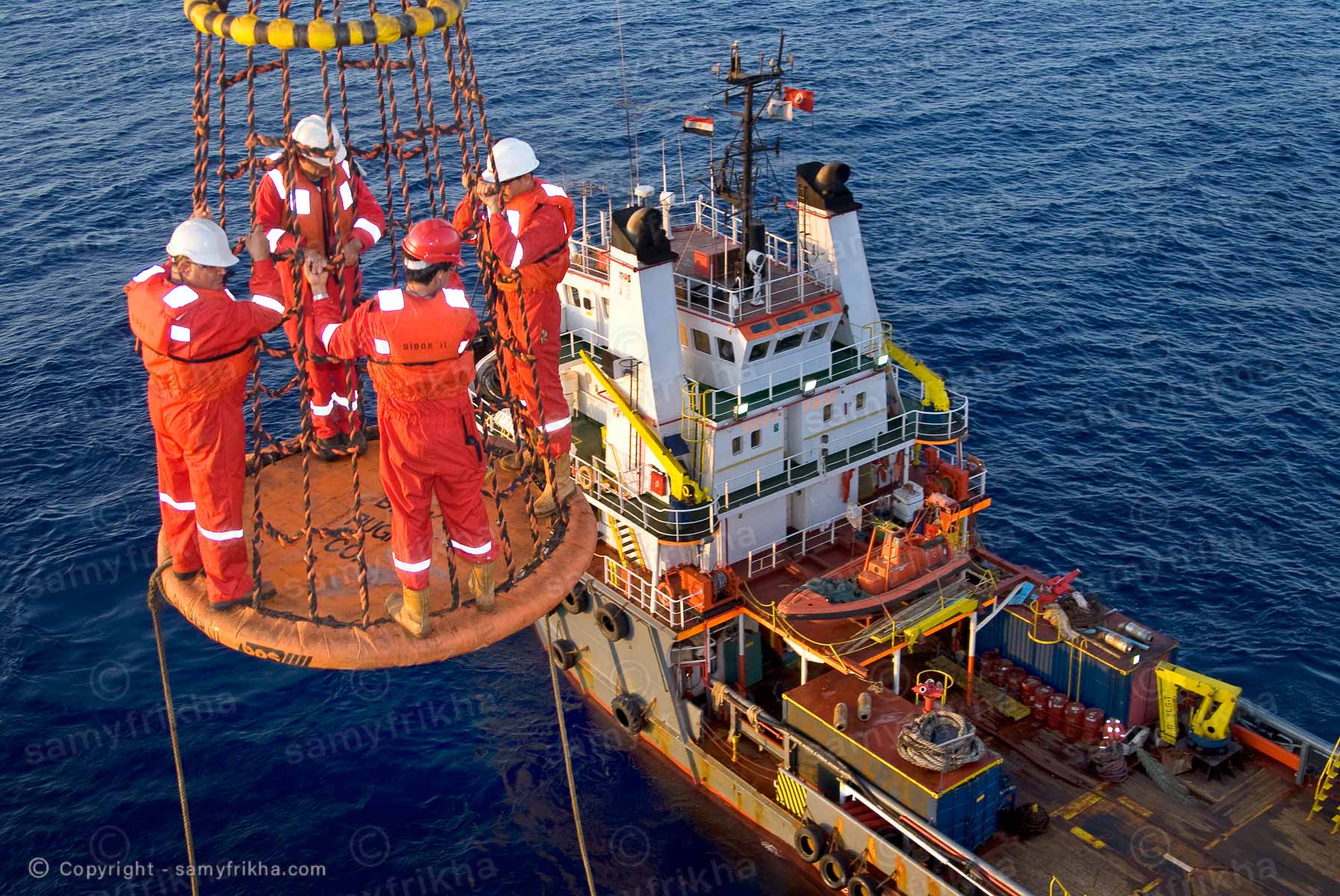 Photographe des stations énergétique  : Samy Frikha