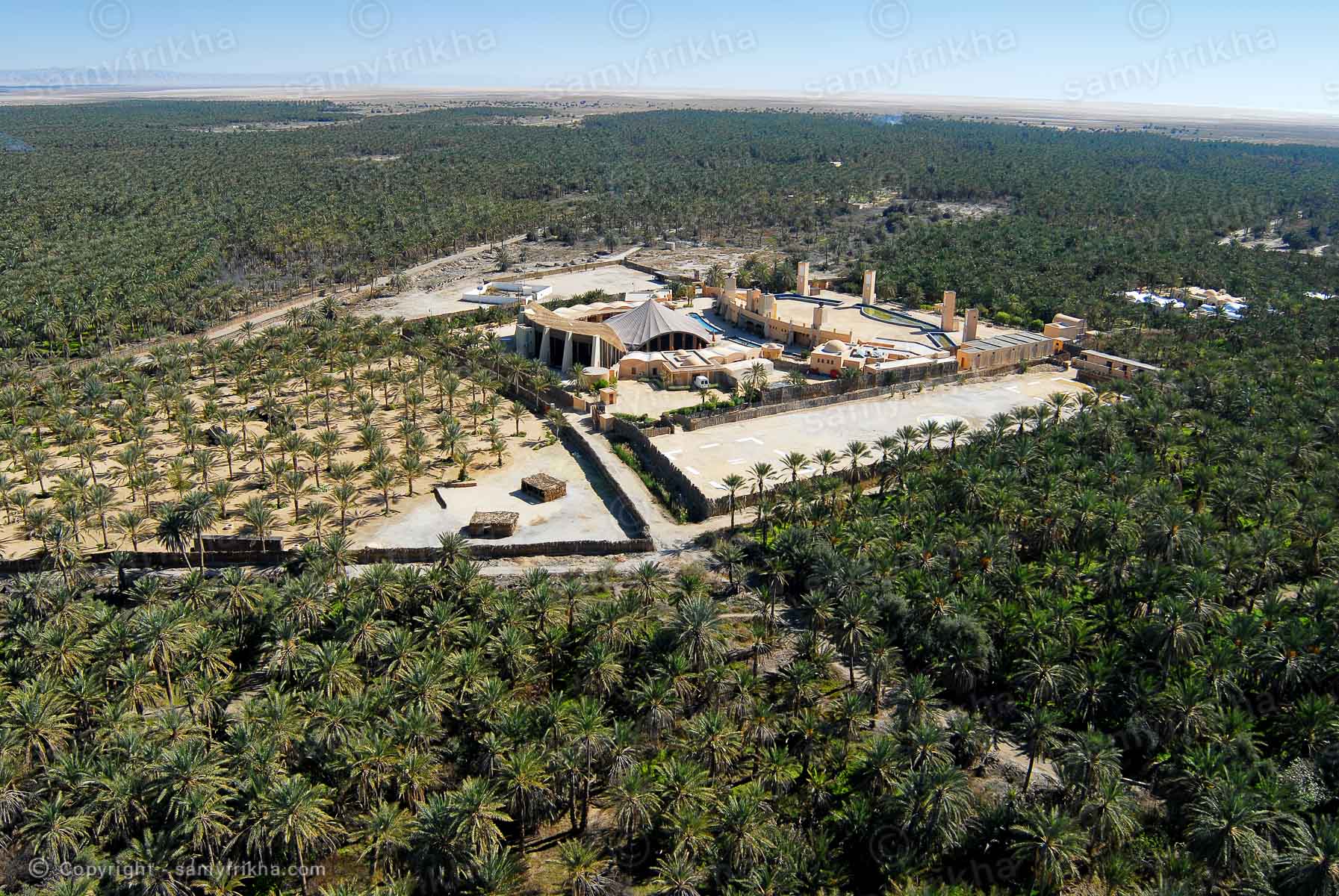 Vue aérienne d'un paysage désertique à Tozeur en Tunisie